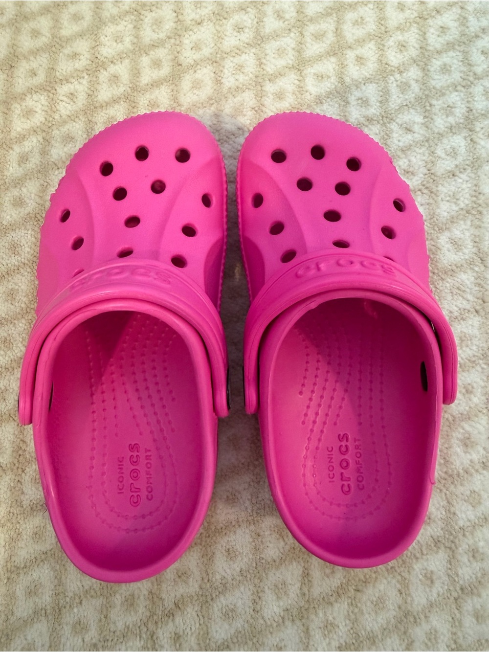 BRAND NEW Crocs Kids Classic Clogs in Hot Pink, size 10